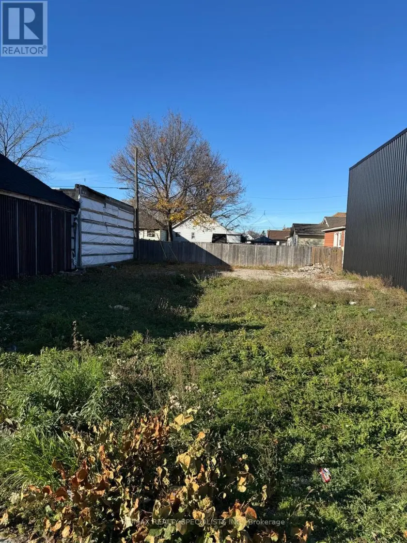 Multiplex at 221-223 KENILWORTH AVENUE N, Hamilton