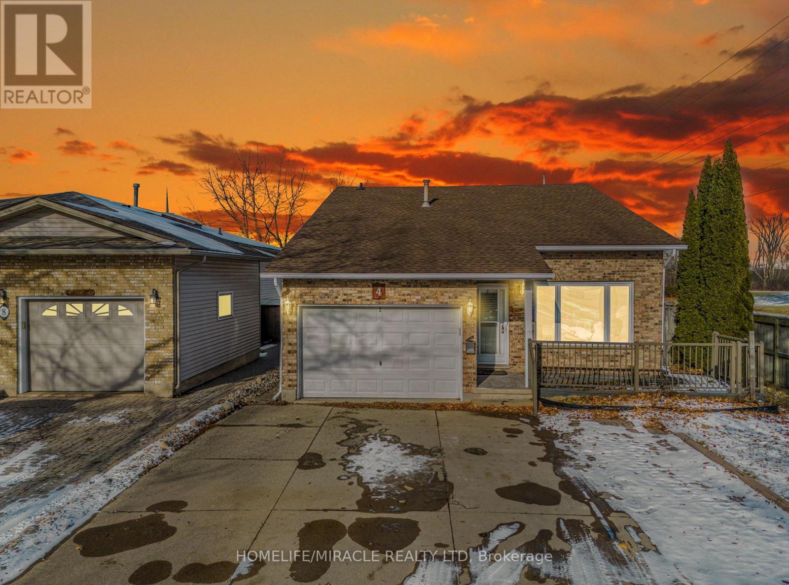 Detached at 4 EASTWOOD DRIVE, Welland (N. Welland)