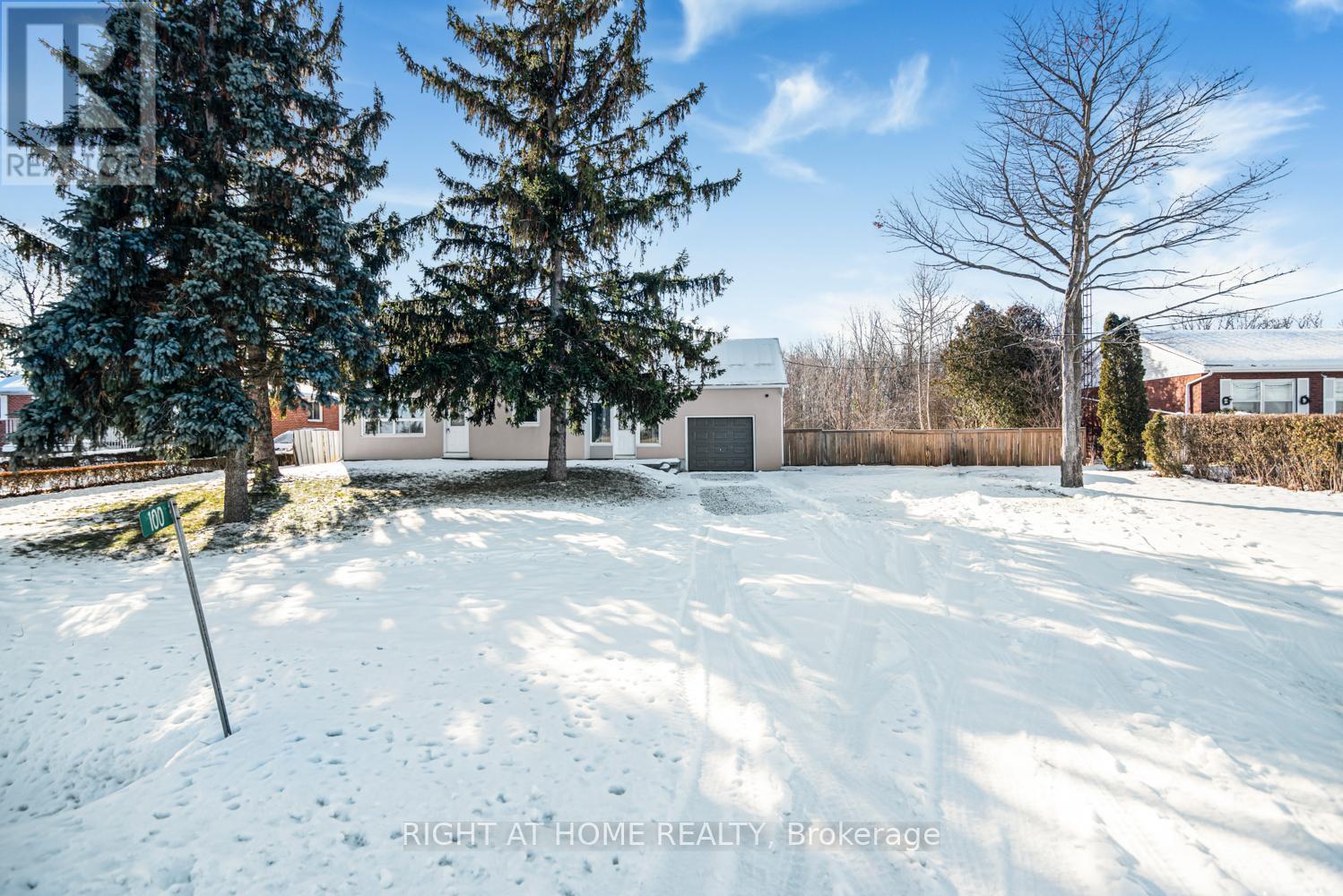 Detached at 100 GREEN MOUNTAIN ROAD E, Hamilton