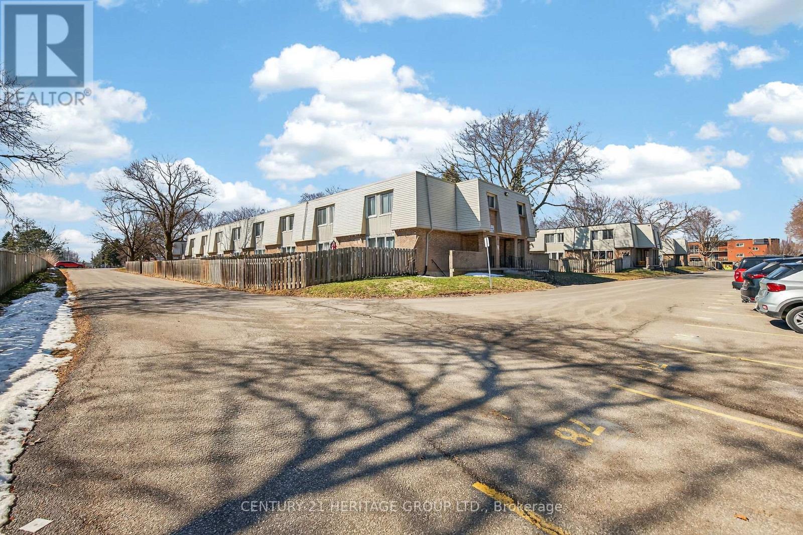 Townhouse at 182 - 17 OLD PINE TRAIL, St. Catharines