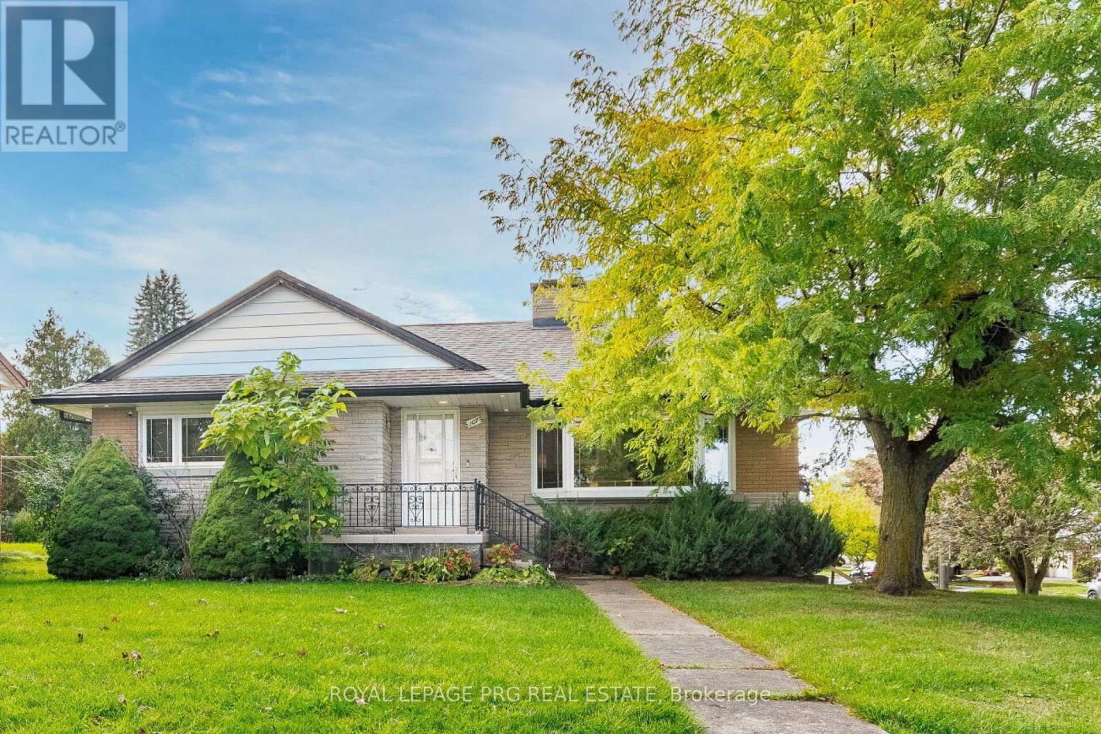 Detached at 107 WEBER STREET S, Waterloo