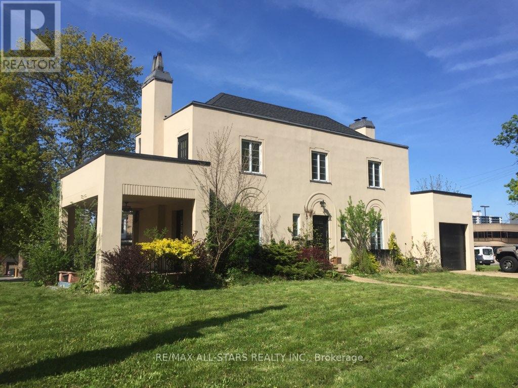 Detached at 1 ST JAMES PLACE, Hamilton (Durand)