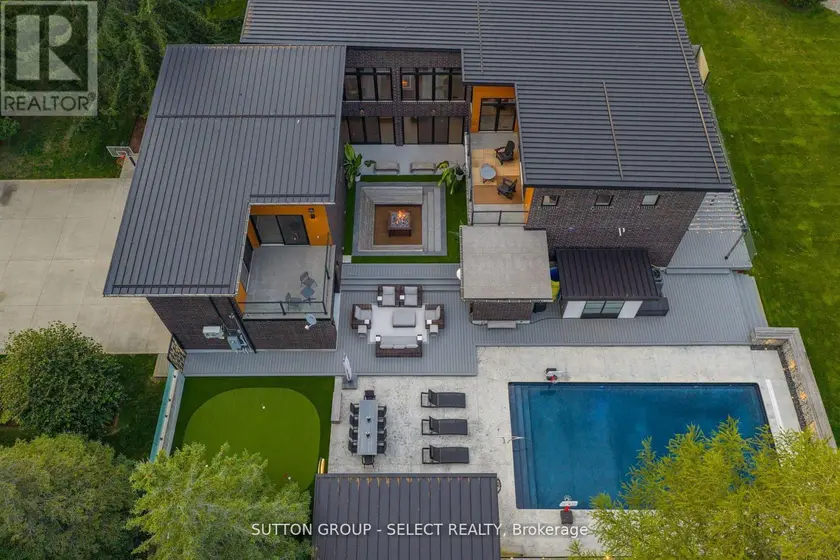 Detached at 9385 ELVIAGE DRIVE, London South