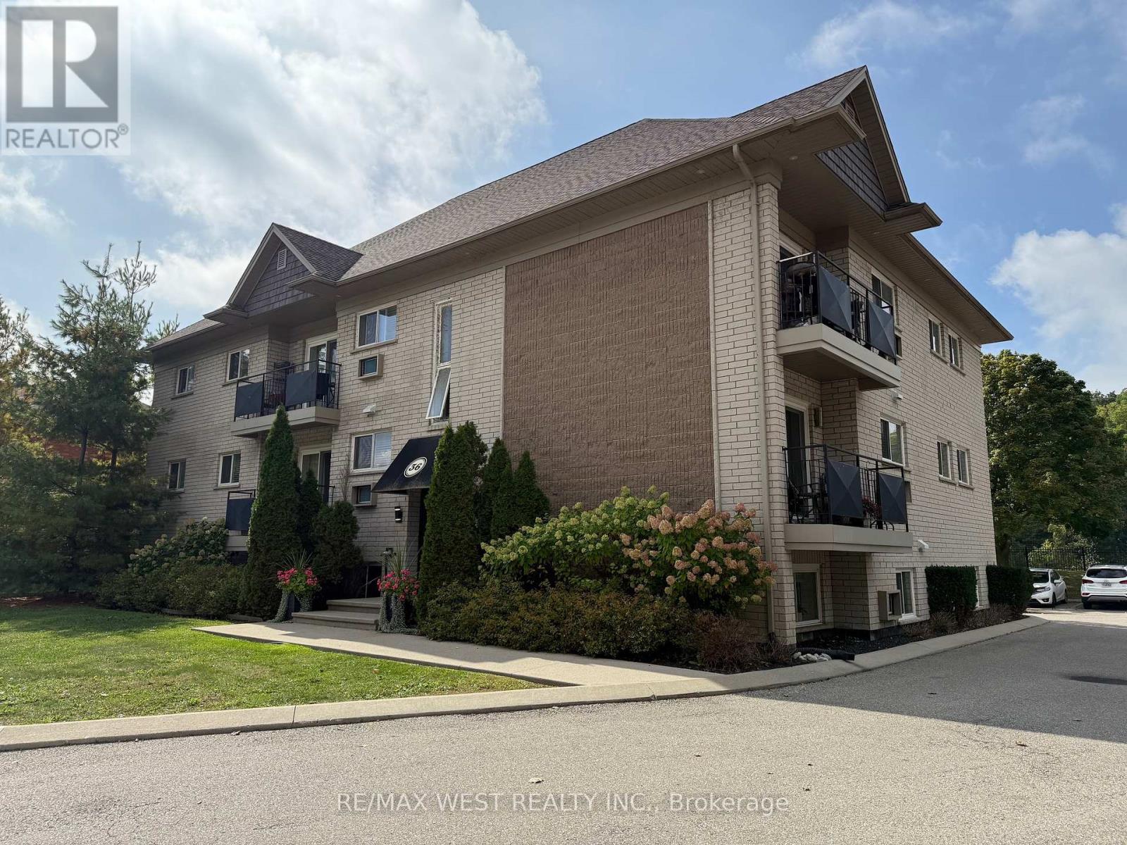 Multiplex at 36 WILLOW STREET, Brant (Paris)