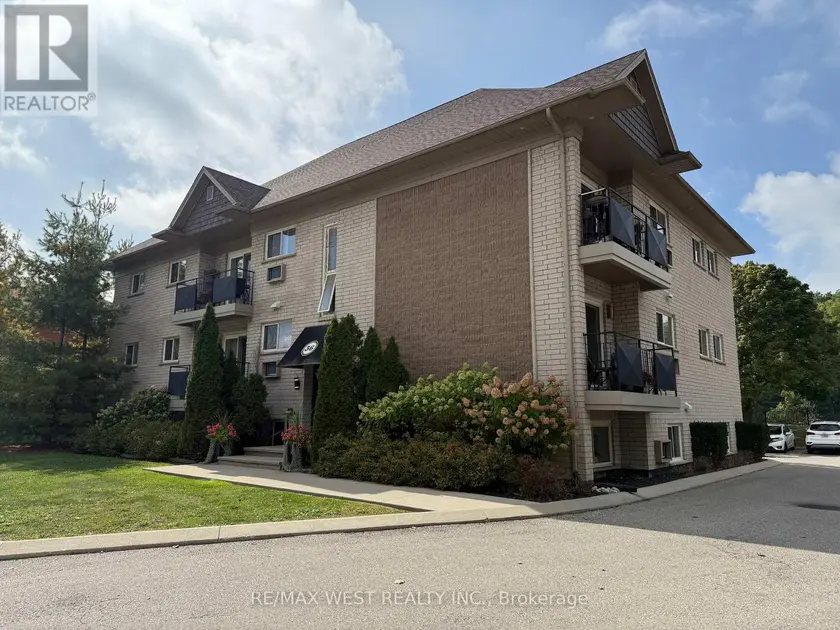 Multiplex at 36 WILLOW STREET, Brant
