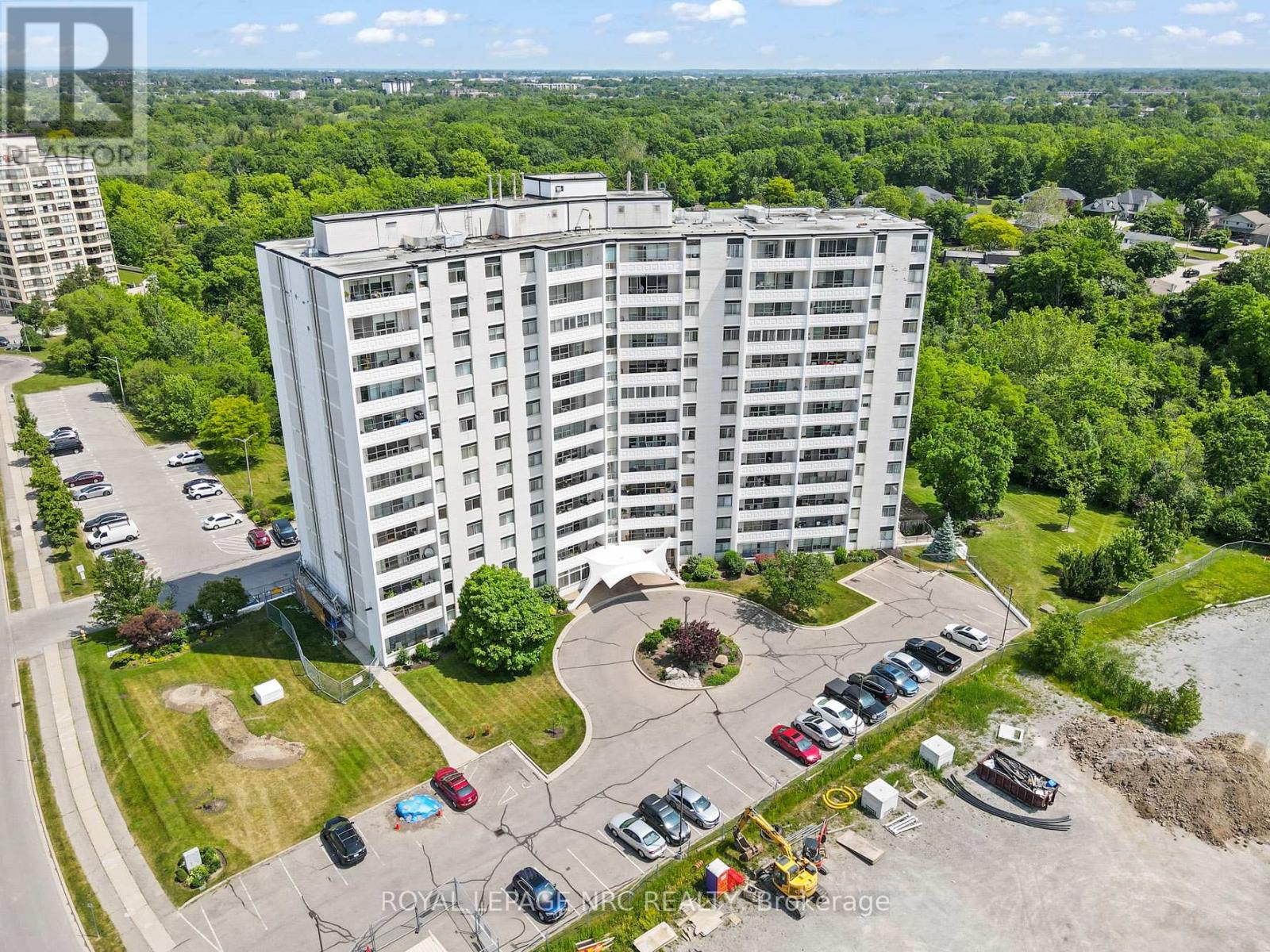 Apartment at 904 - 15 TOWERING HEIGHTS BOULEVARD, St. Catharines (Glendale/Glenridge)