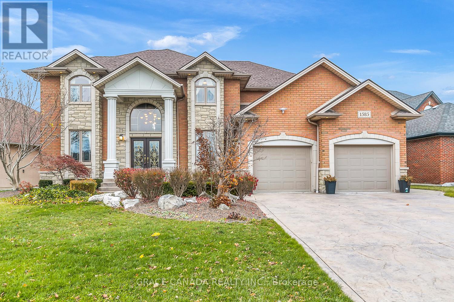 Detached at 1585 STONEYBROOK CRESCENT, Windsor