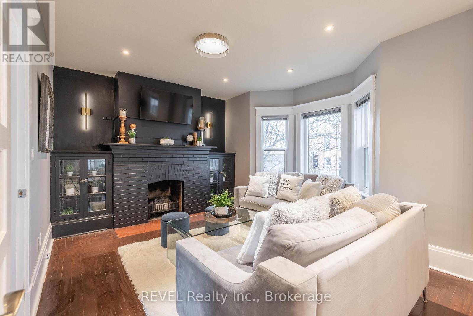 Detached at 10 CANAL STREET, St. Catharines