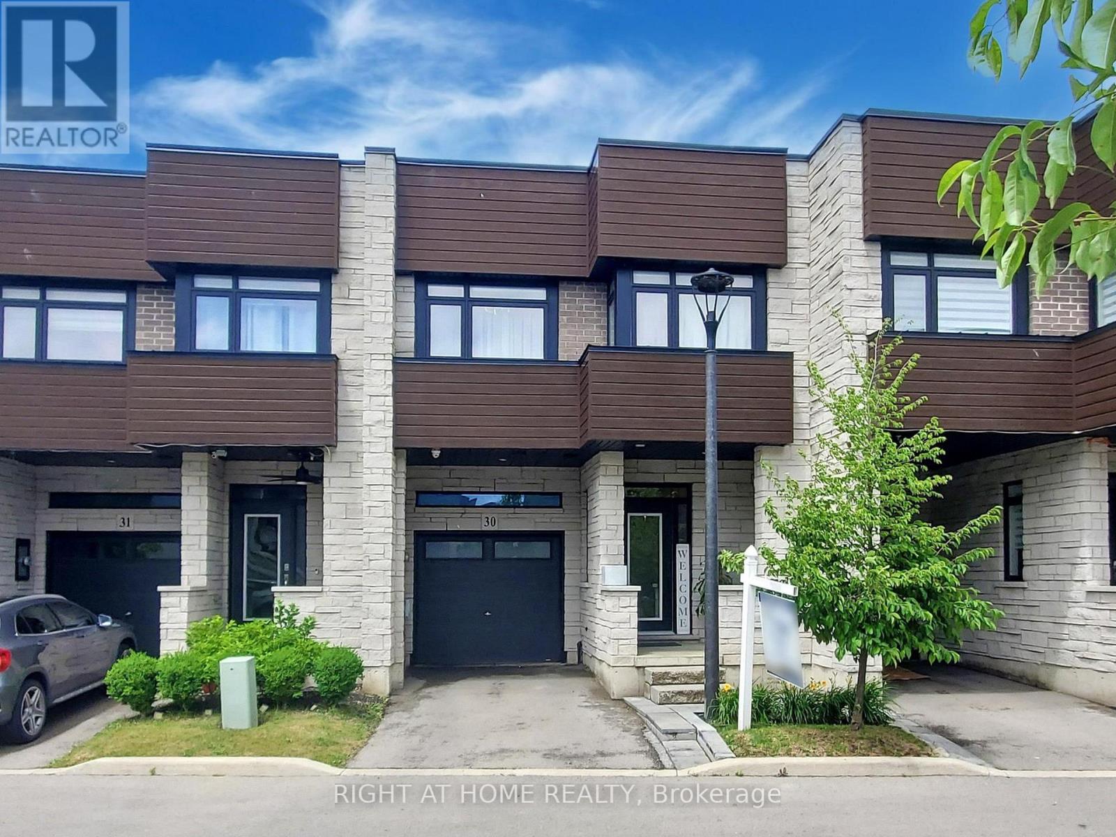 Townhouse at 30 - 35 MIDHURST HEIGHTS, Hamilton (Stoney Creek Mountain)