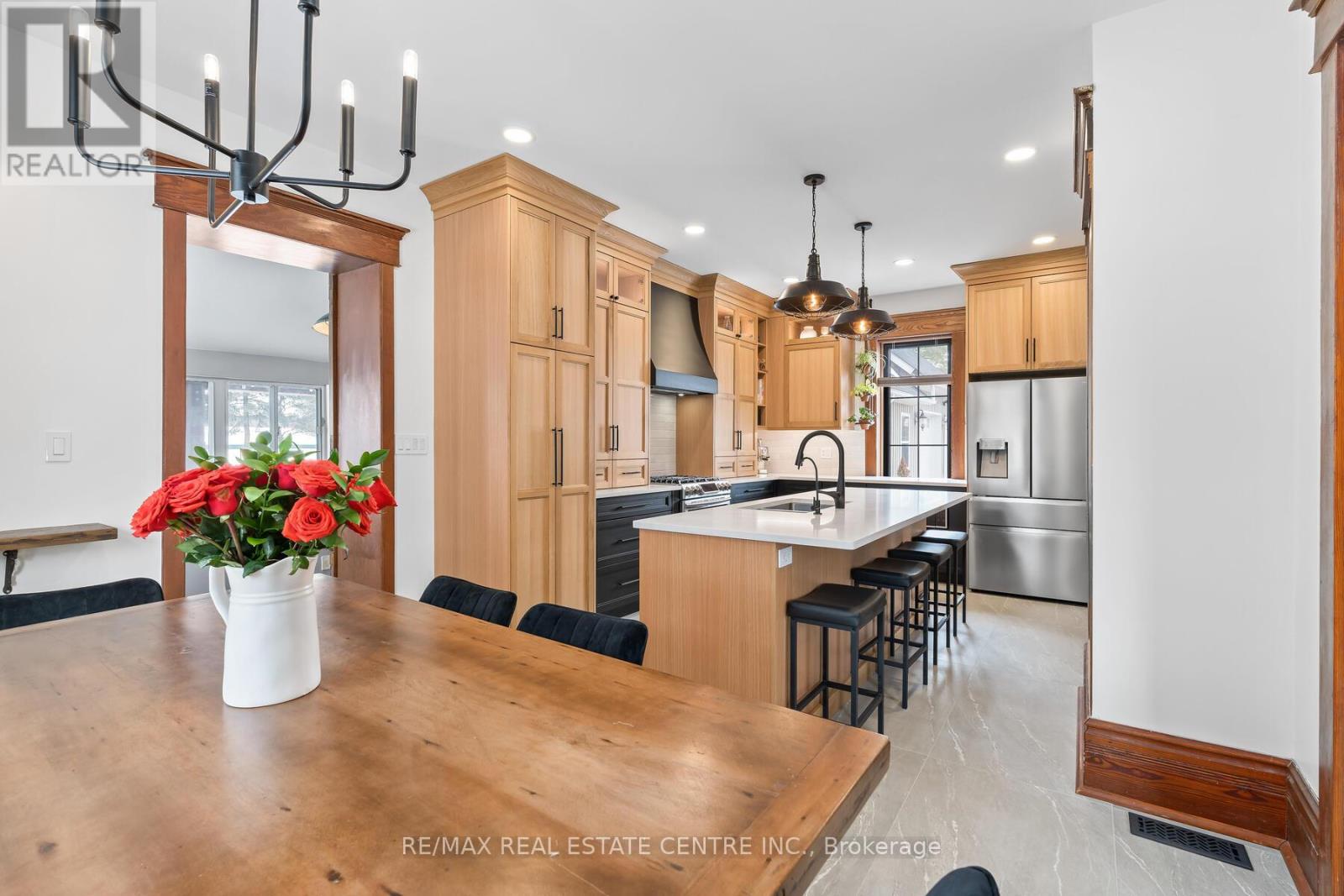 Detached at 6 DUNDAS STREET W, Erin