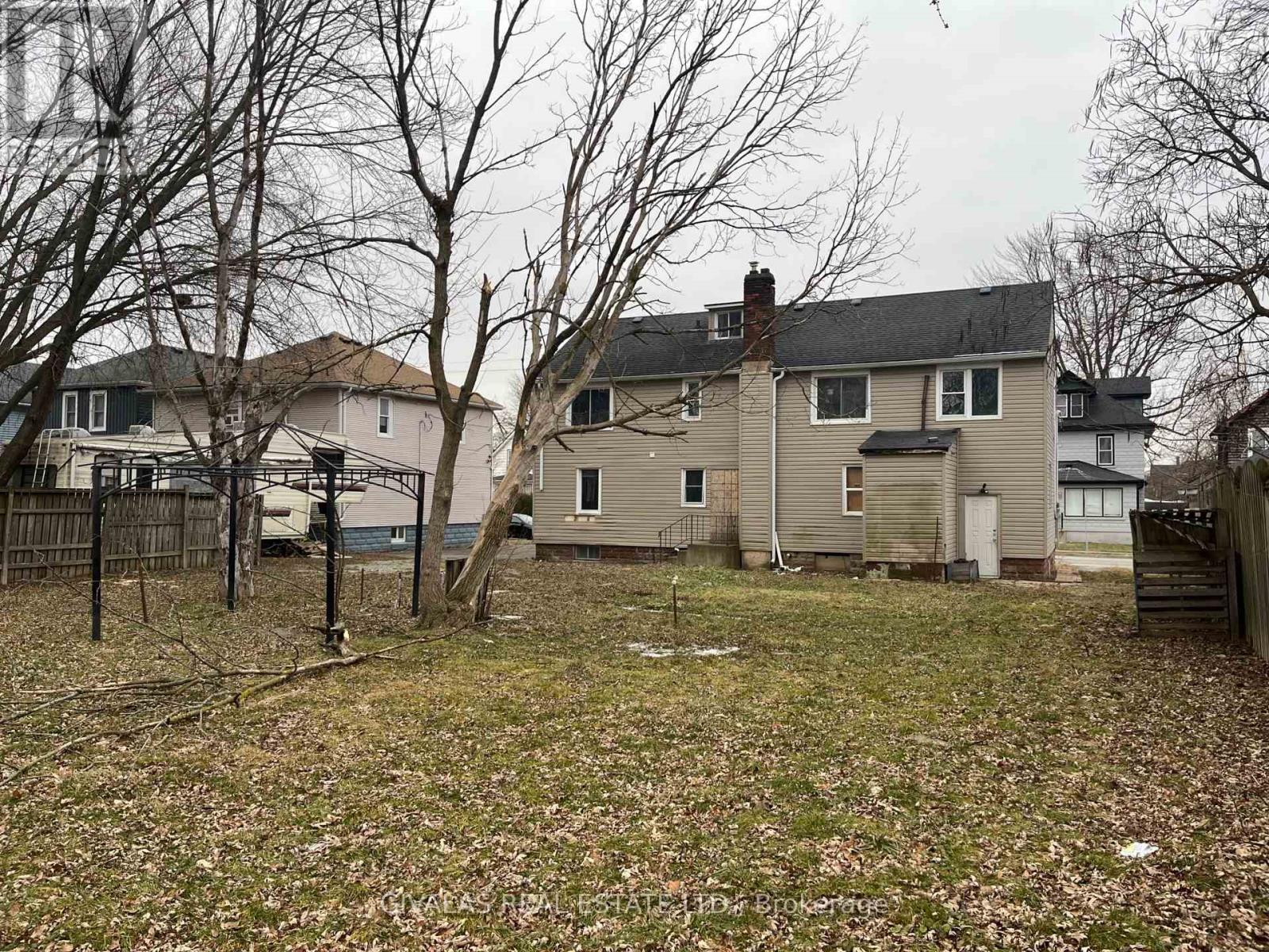 Multiplex at 14 ASHER STREET, Welland