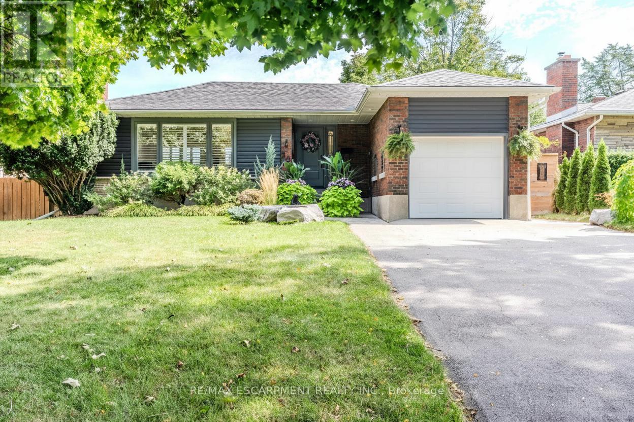 Detached at 23 WEST HAMPTON ROAD, St. Catharines (Glendale/Glenridge)
