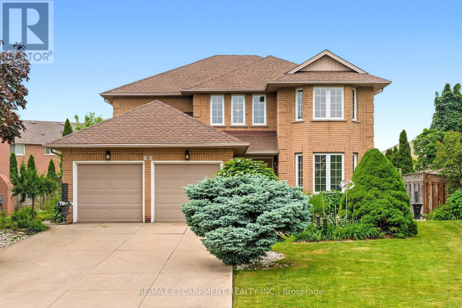 Detached at 9 SUGARBERRY COURT, Hamilton (Winona Park)