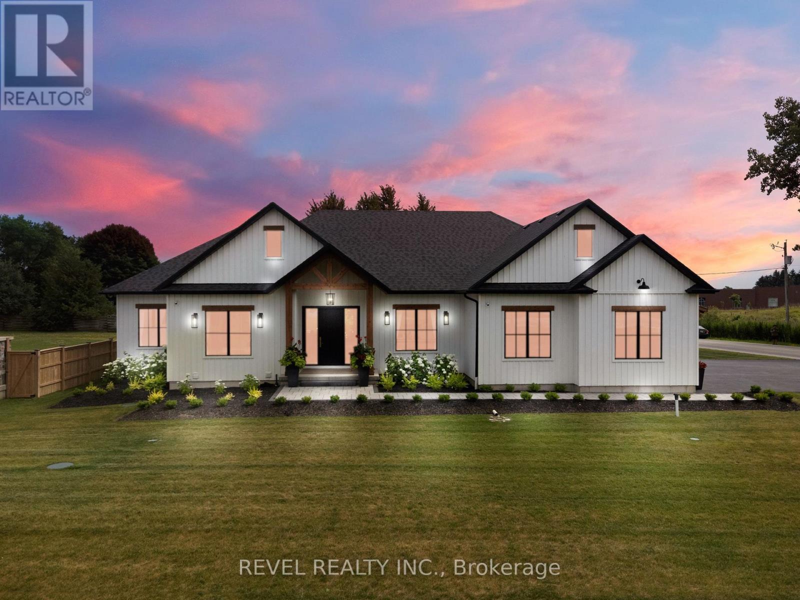 Detached at 4678 LOBSINGER LINE, Wellesley