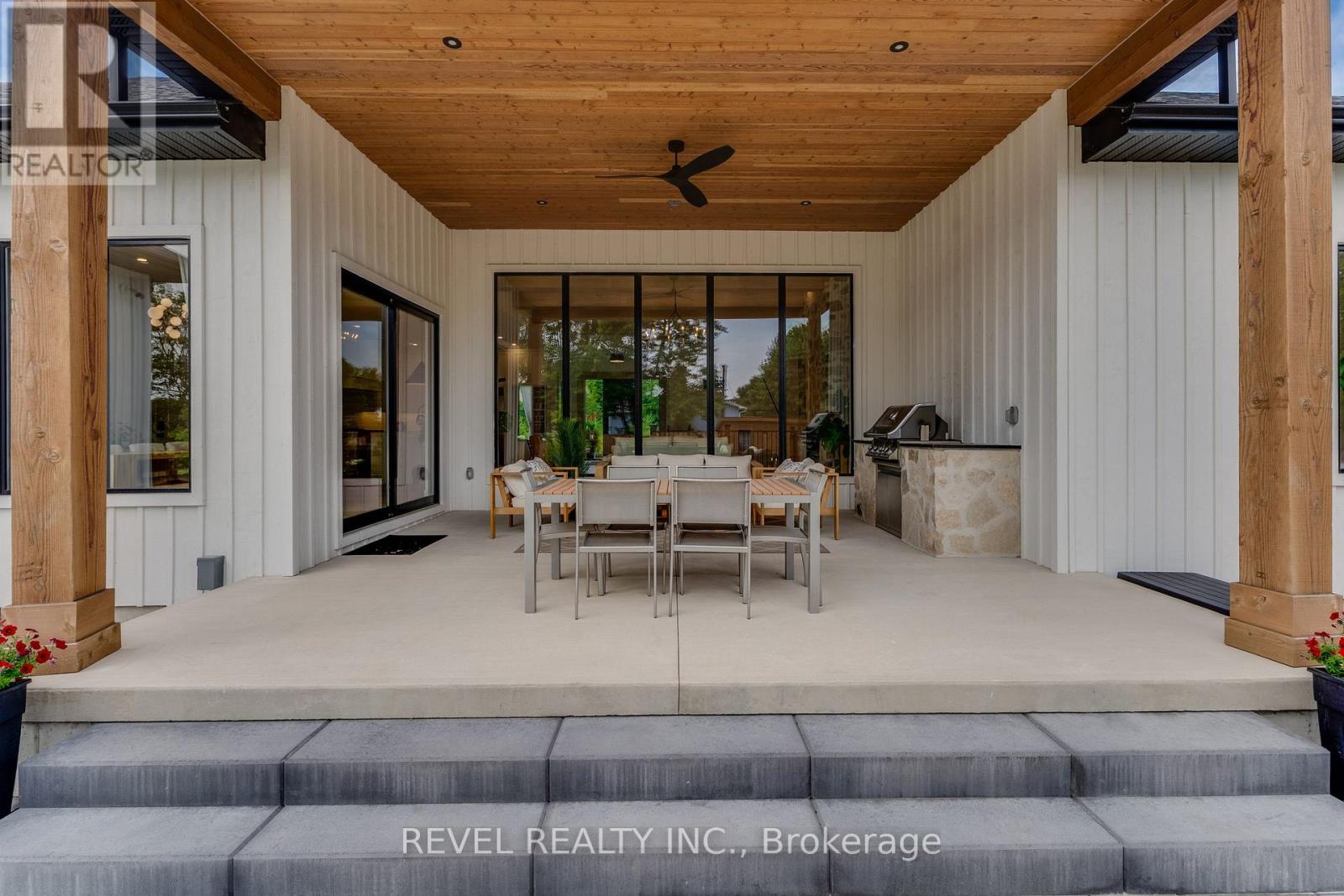 Detached at 4678 LOBSINGER LINE, Wellesley