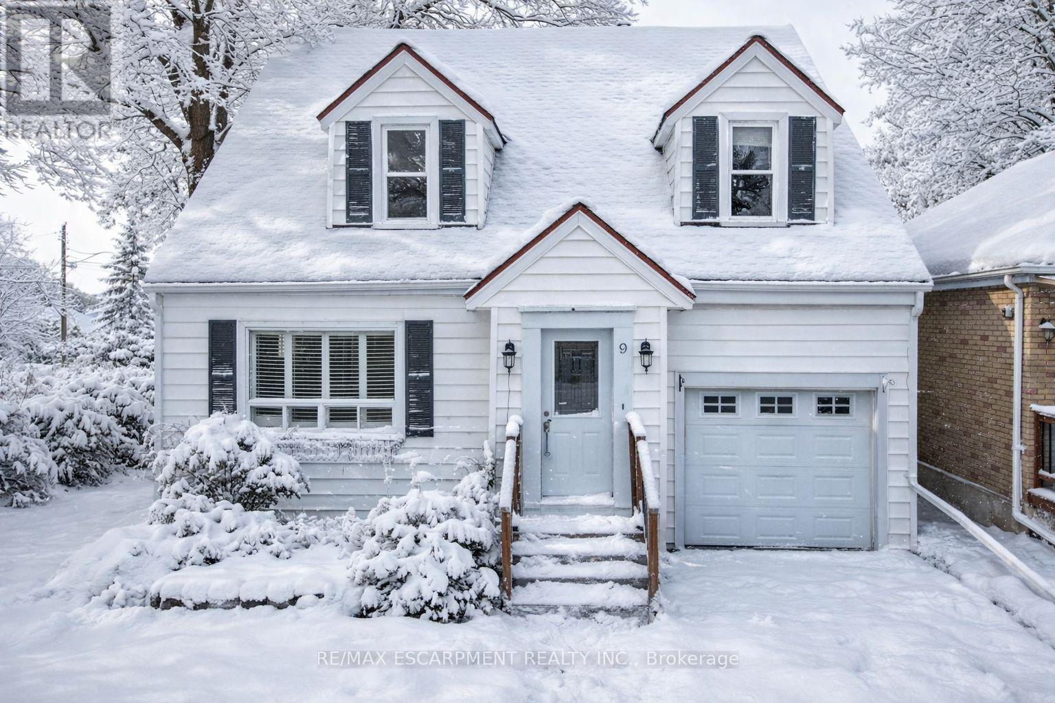 Detached at 9 ARLINGTON AVENUE, St. Catharines (E. Chester)