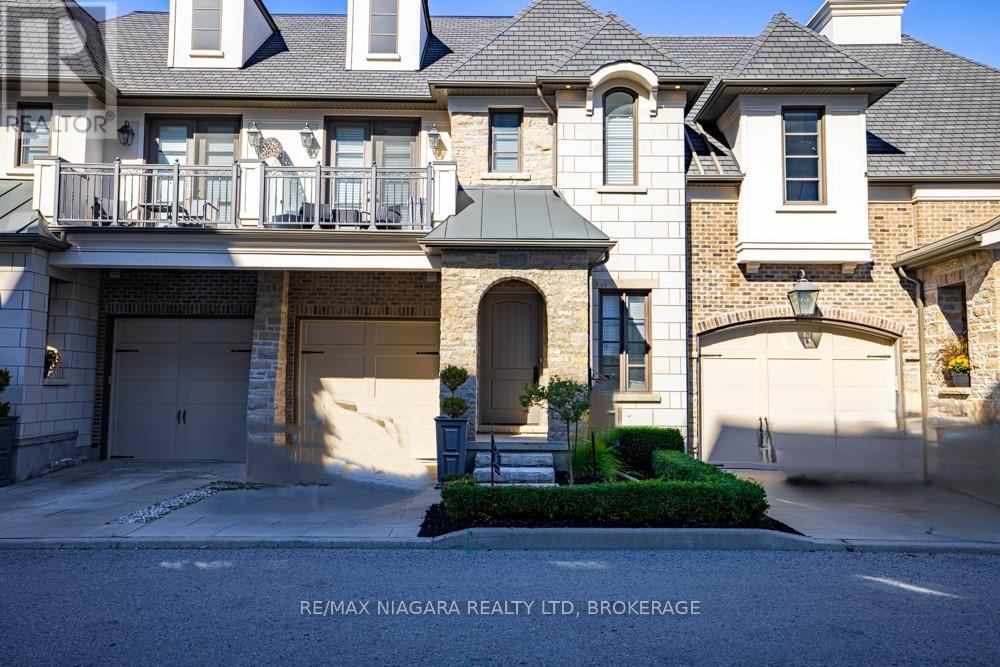 Townhouse at 15 ARBOURVALE COMMON ROAD, St. Catharines (Glendale/Glenridge)