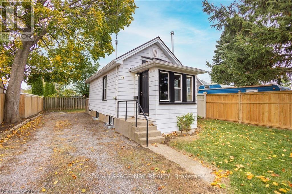 Detached at 11 PERRY STREET, St. Catharines (Haig)