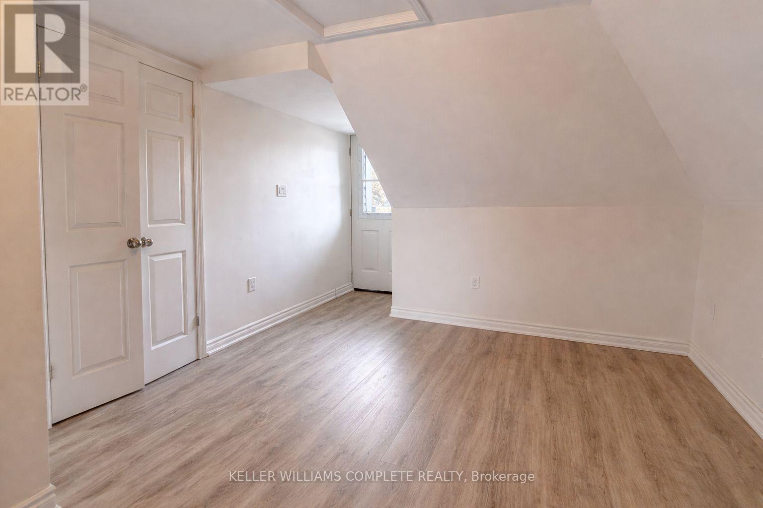 Detached at 3 - 76 WENTWORTH STREET S, Hamilton (Stinson)