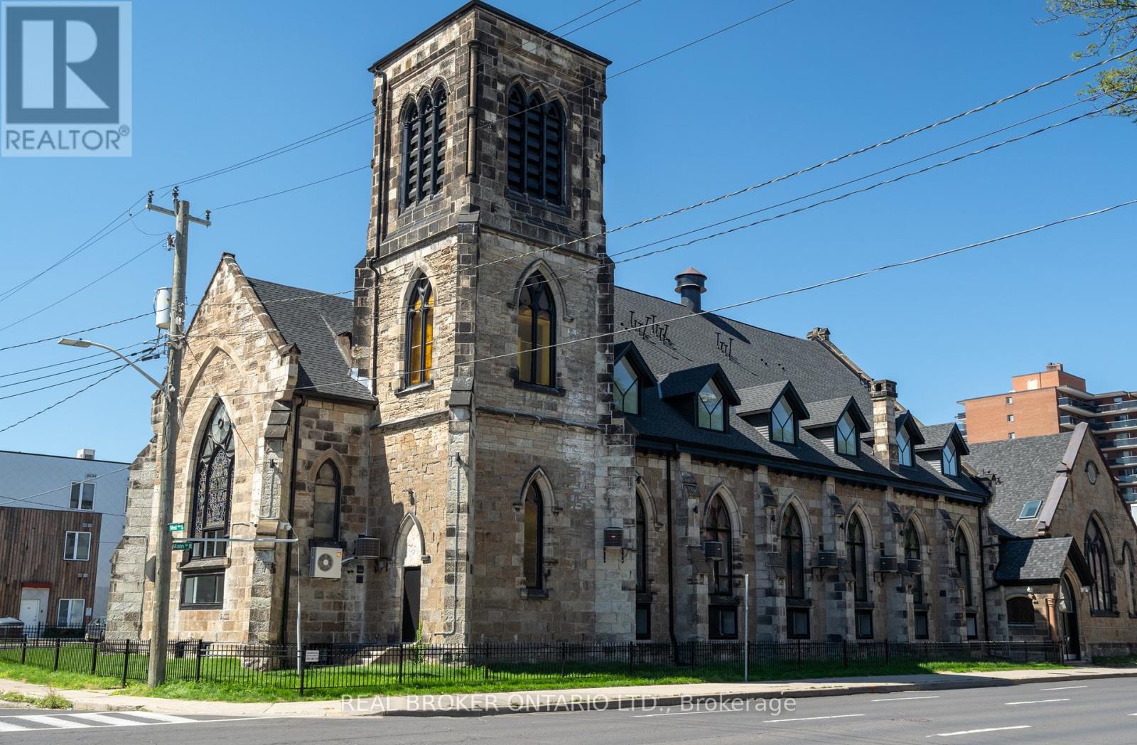 Multiplex at 16 WEST AVENUE S, Hamilton (Stinson)