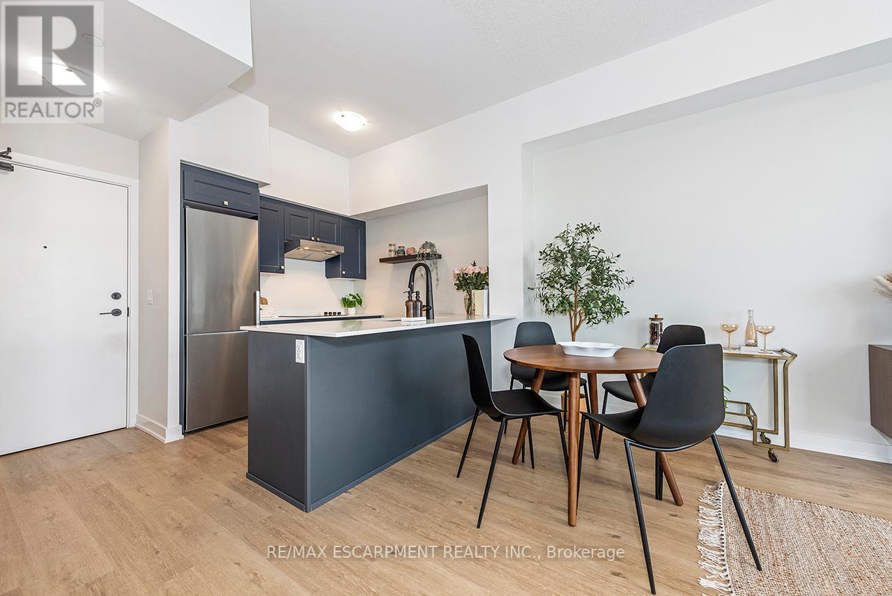 Apartment at 606 - 600 NORTH SERVICE ROAD, Hamilton (Lakeshore)
