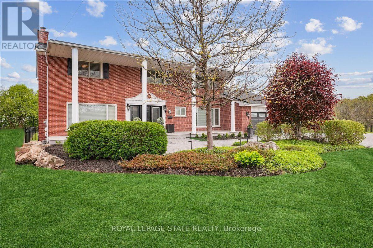 Detached at 10 AZALEA COURT, Hamilton (Stoney Creek Mountain)