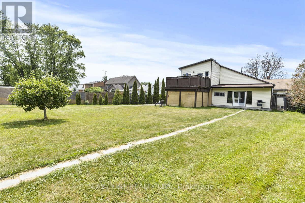 Detached at 40 KINGSWAY, Welland