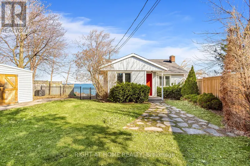 Detached at 18 1/2 LAKESHORE DRIVE, Hamilton