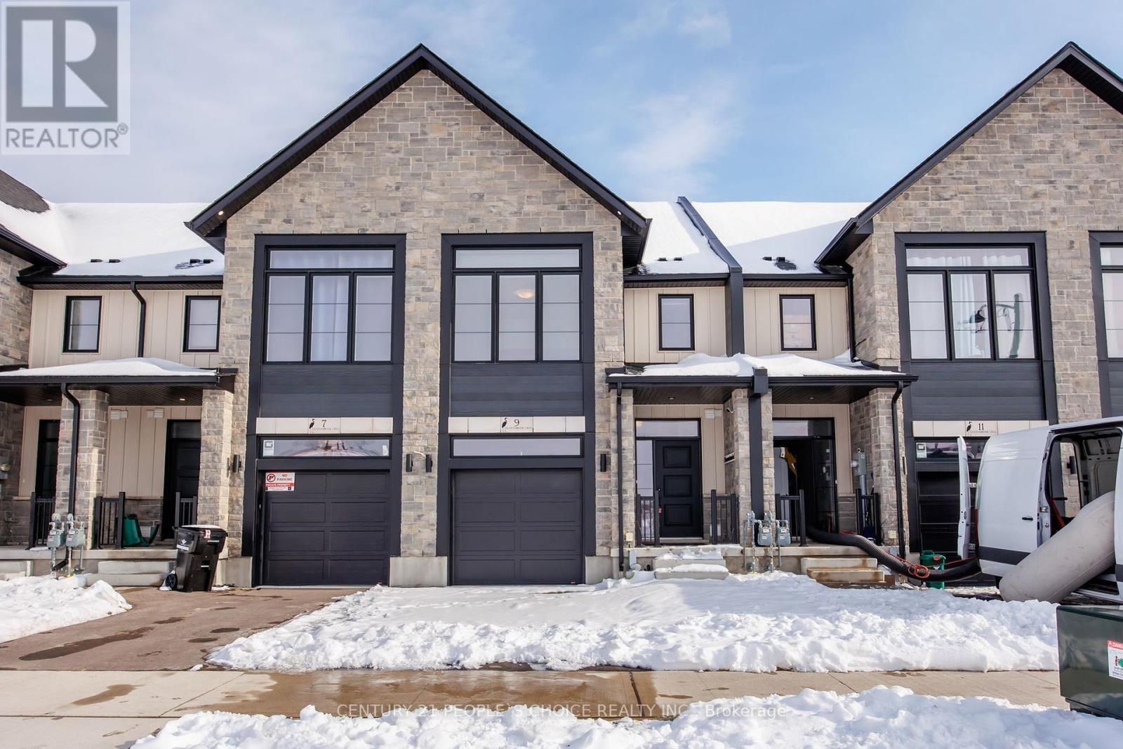 Townhouse at 9 QUEENSBROOK CRESCENT, Cambridge
