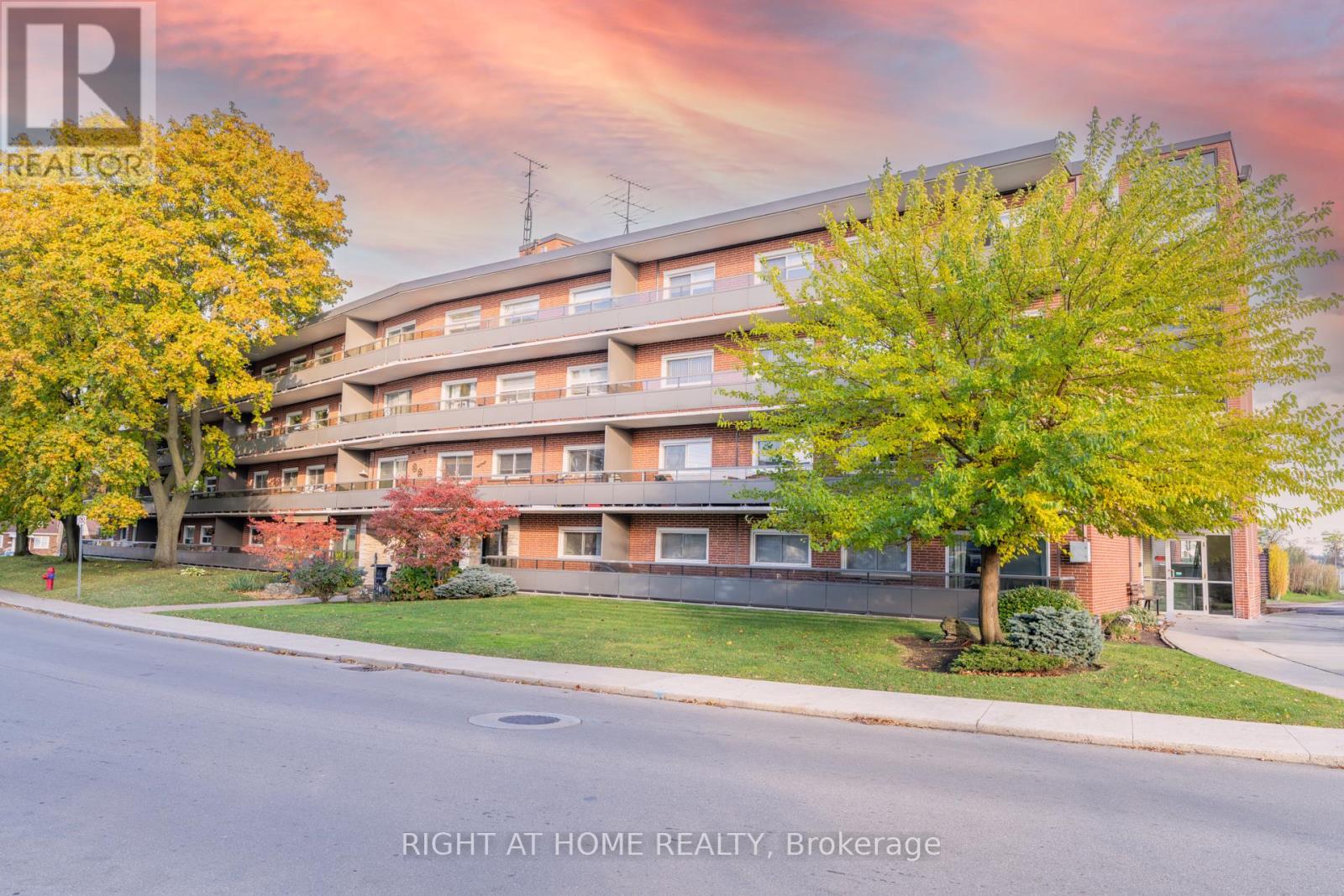 Apartment at 211 - 11 WOODMAN DRIVE S, Hamilton (Corman)