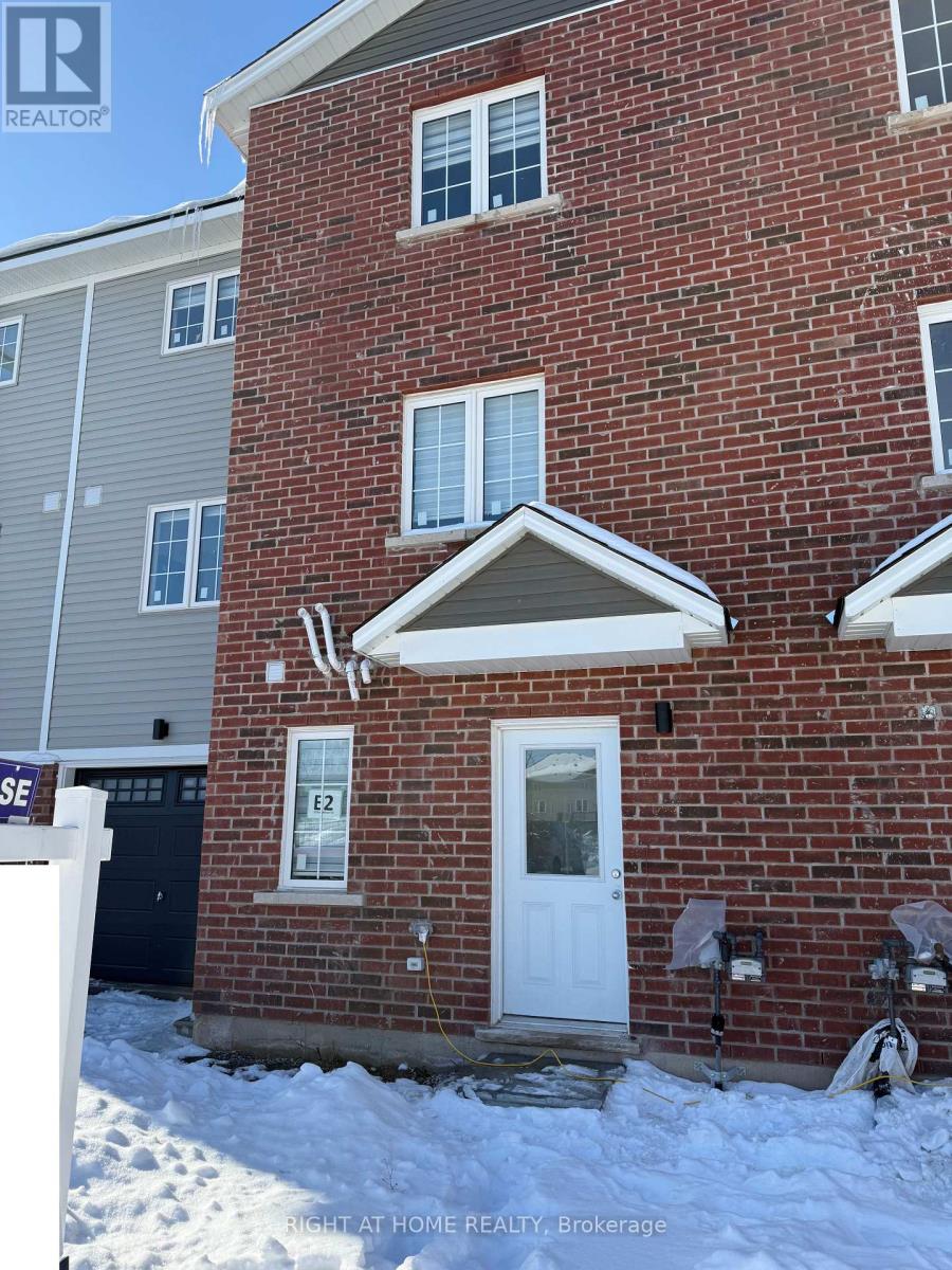 Townhouse at 38 - 133 HIGHRIVER TRAIL, Welland (Broadway)