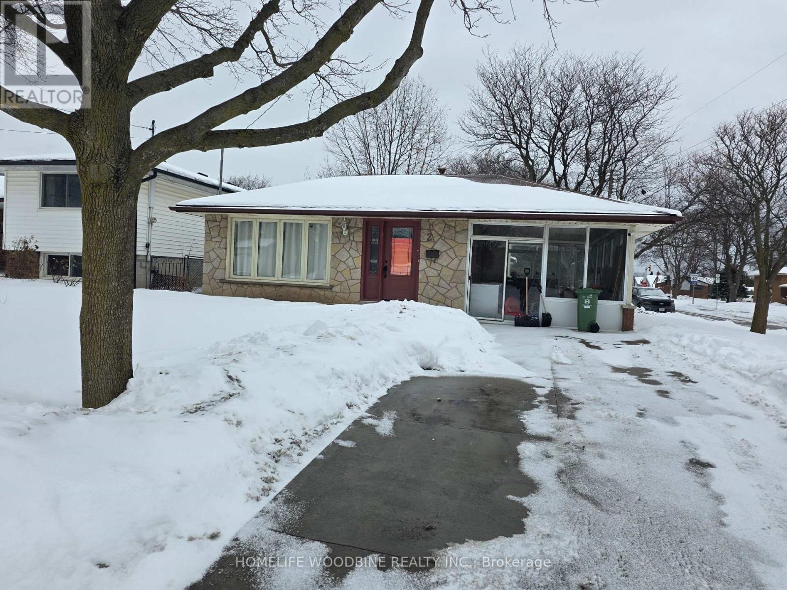 Detached at 2 RIDEAU CRESCENT, Hamilton (Lisgar)