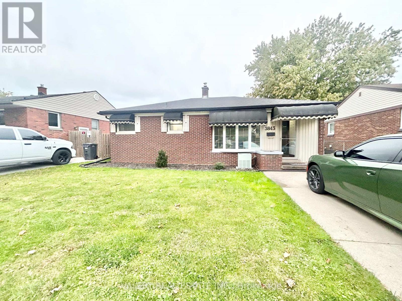 Multiplex at MAIN - 3843 HILLCREST BOULEVARD, Windsor