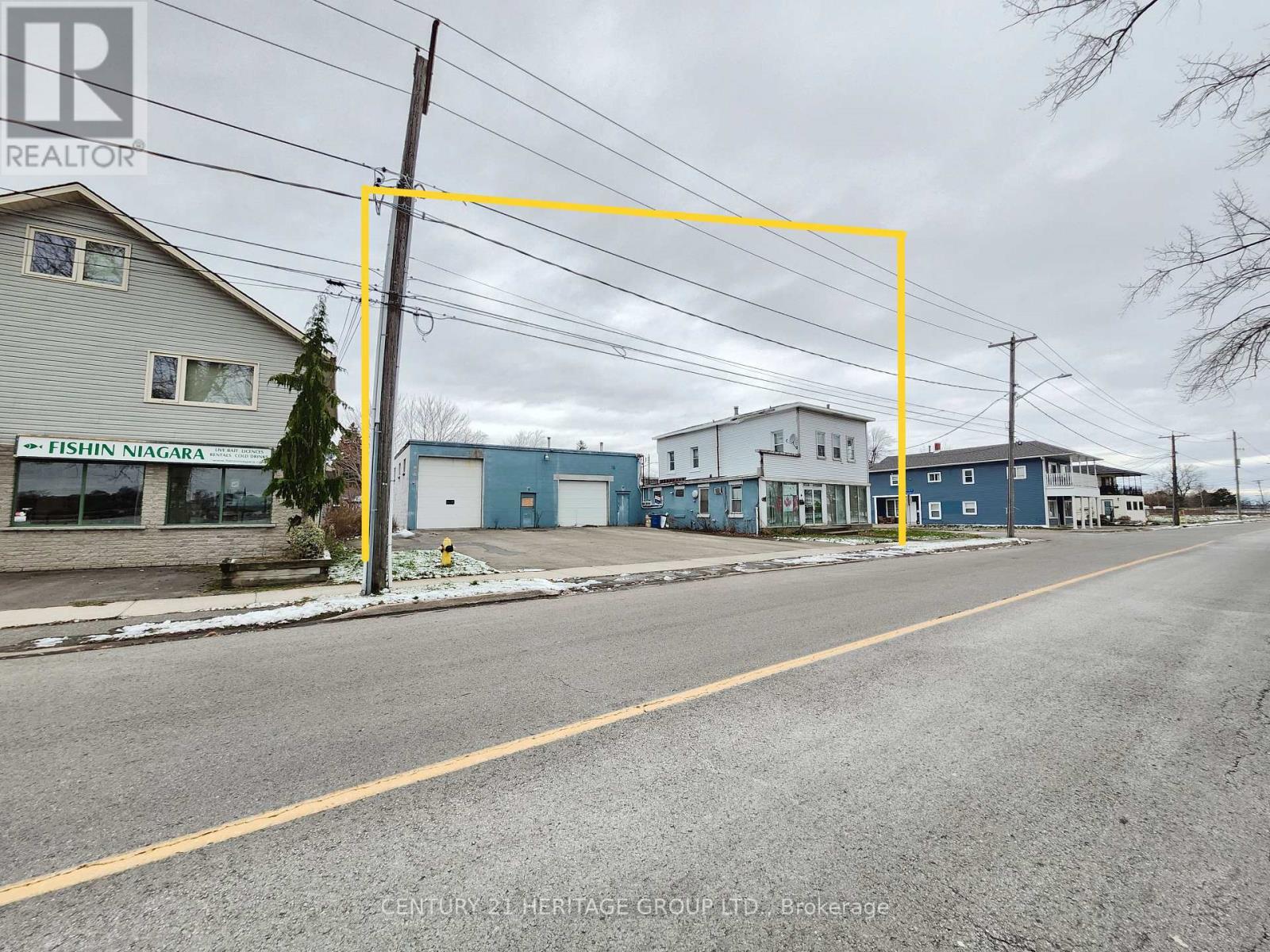 Multiplex at 203 NIAGARA BOULEVARD, Fort Erie