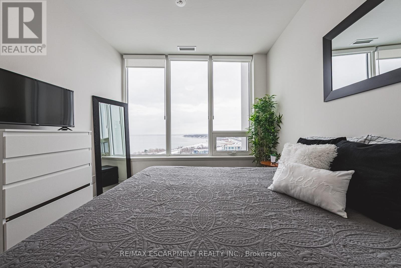 Apartment at 1710 - 385 WINSTON ROAD, Grimsby