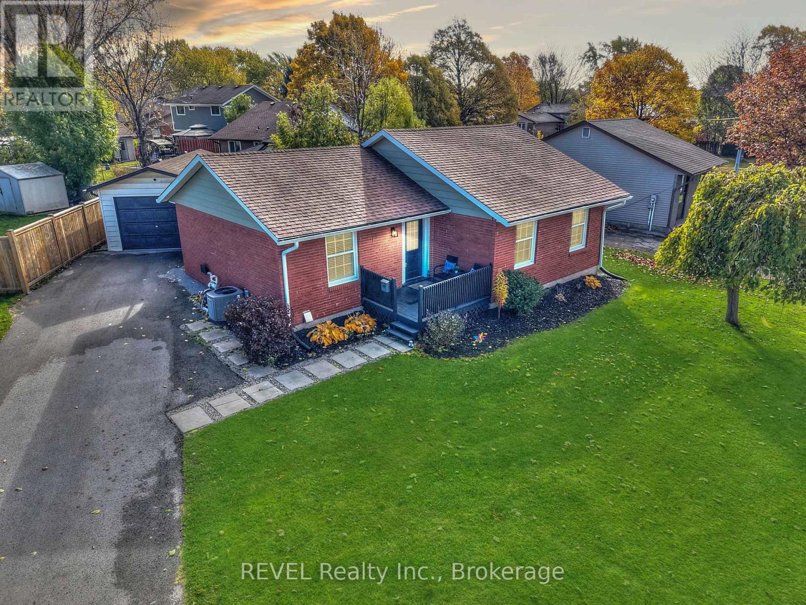 Detached at 11 NEWLEAF CRESCENT, Welland (N. Welland)