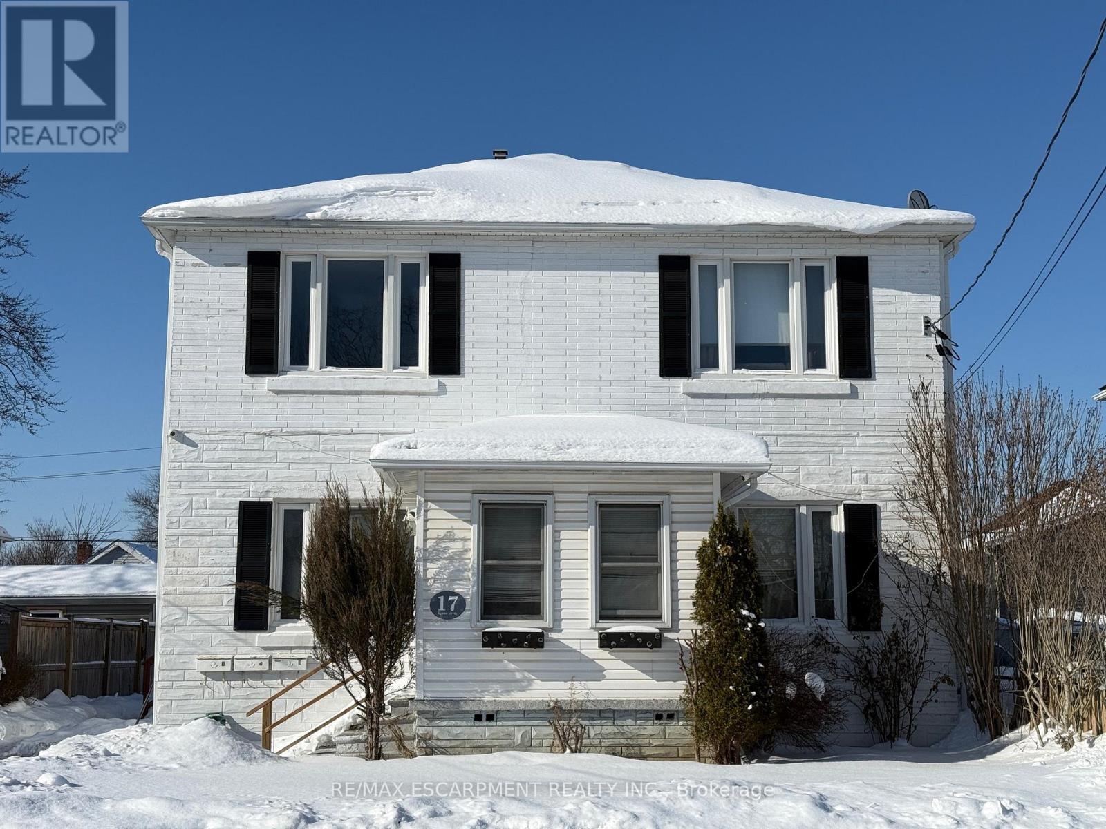 Multiplex at 17 LYONS AVENUE, Welland (Lincoln/Crowland)
