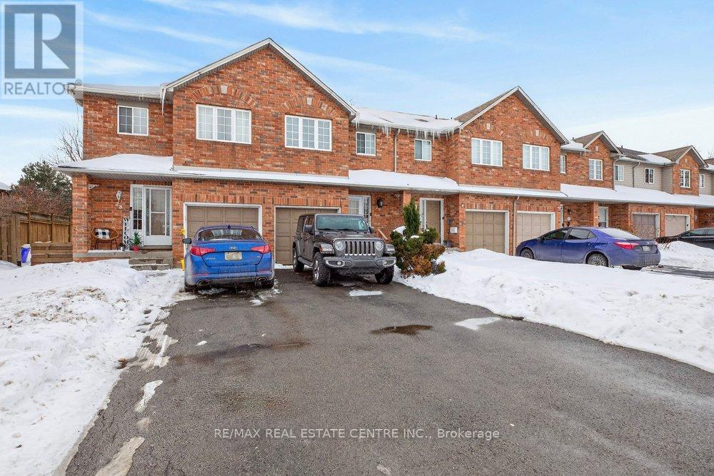 Townhouse at 29 - 10 CADHAM BOULEVARD, Hamilton (Broughton)
