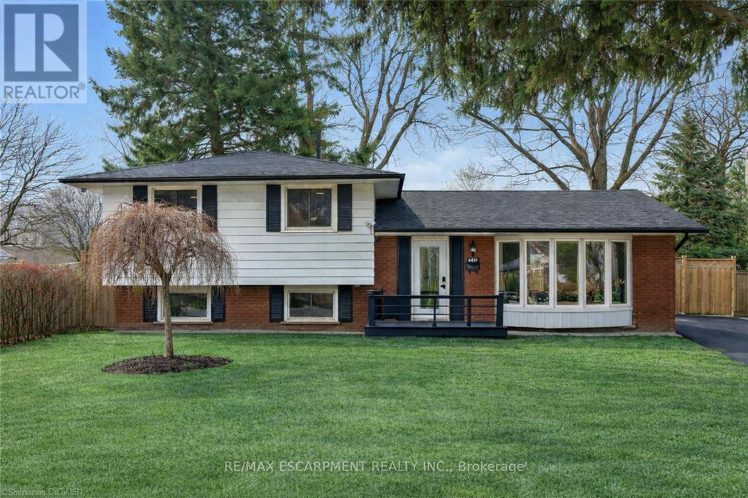 Detached at 160 COUNCIL CRESCENT, Hamilton (Ancaster)