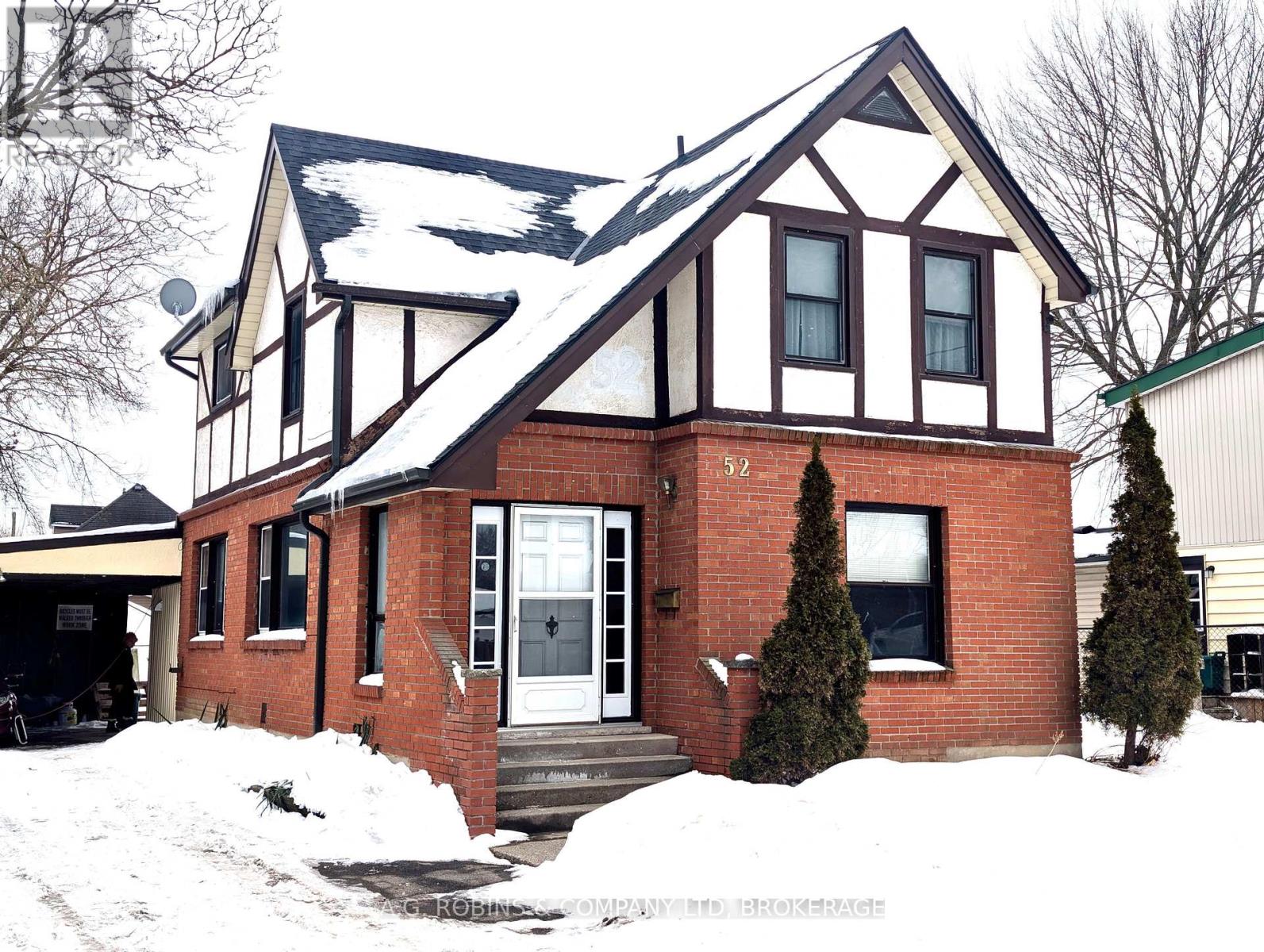 Detached at 52 CHARLES STREET, Port Colborne (Main Street)