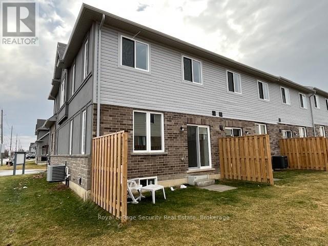 Townhouse at 1 LINDEN PARK LANE, Hamilton