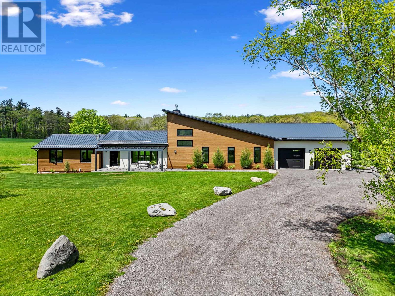 Detached at 4566 HARWOOD ROAD, Hamilton Township