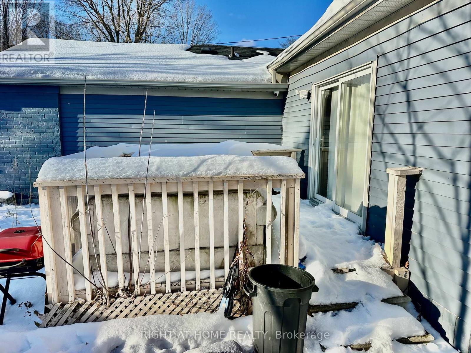 Detached at 44 ALBION STREET, Brantford