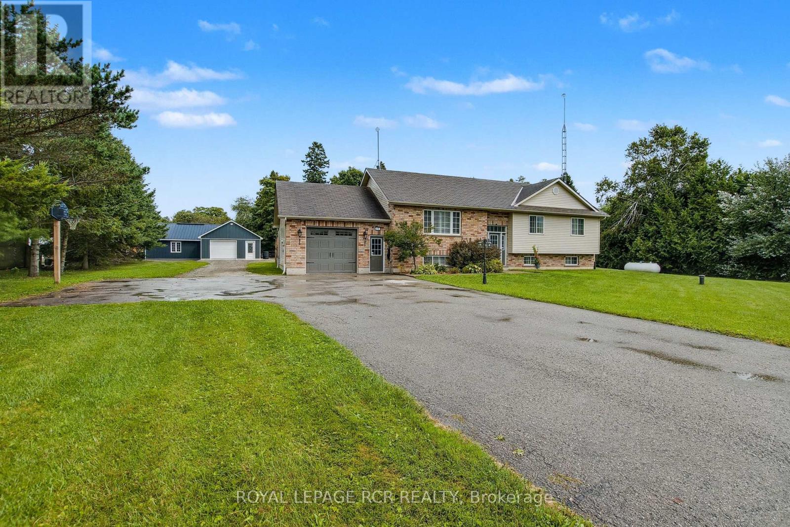 Detached at 17 DEAKEN DRIVE, East Luther Grand Valley