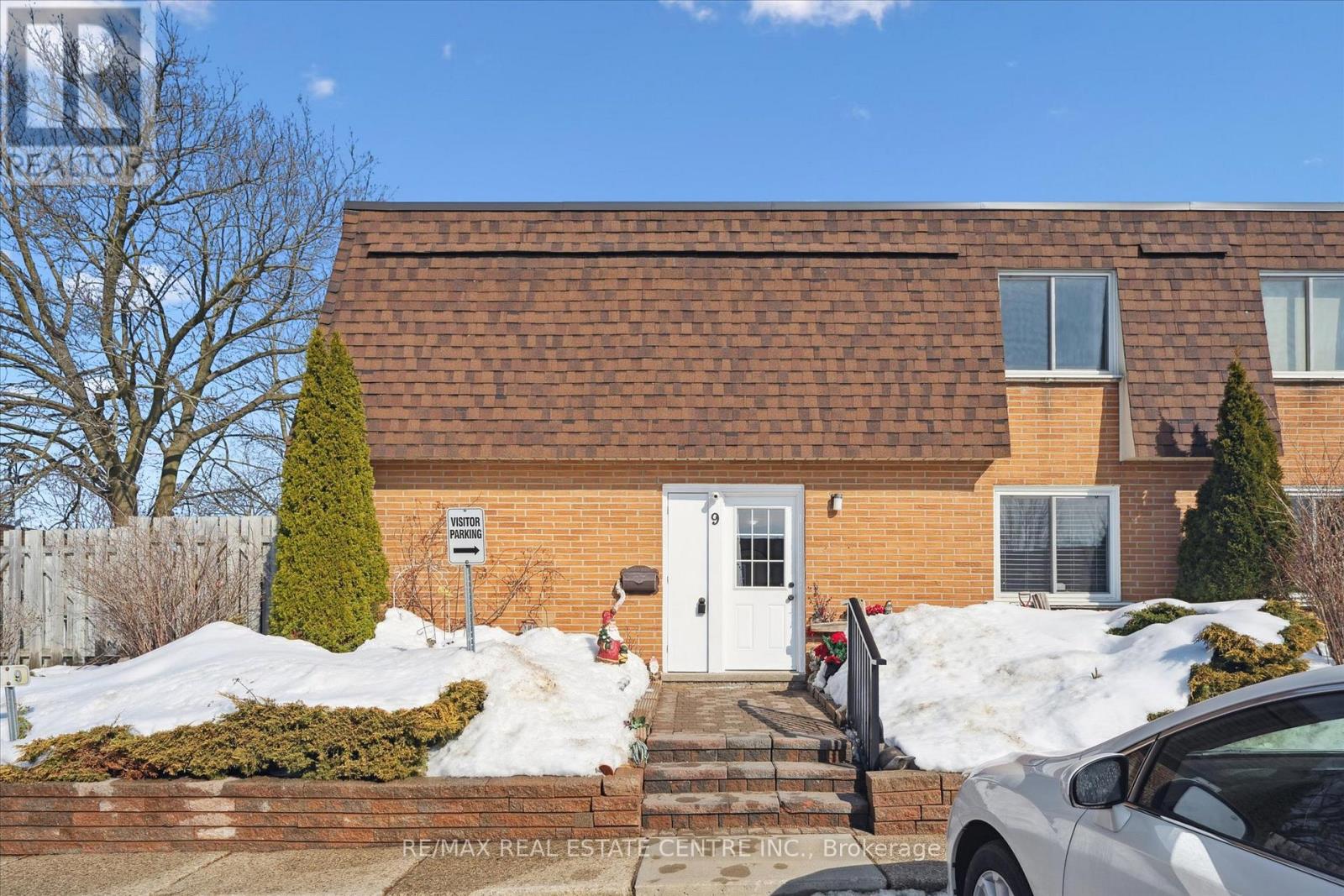 Townhouse at 9 - 120 COUNTRY CLUB DRIVE, Guelph (Victoria North)