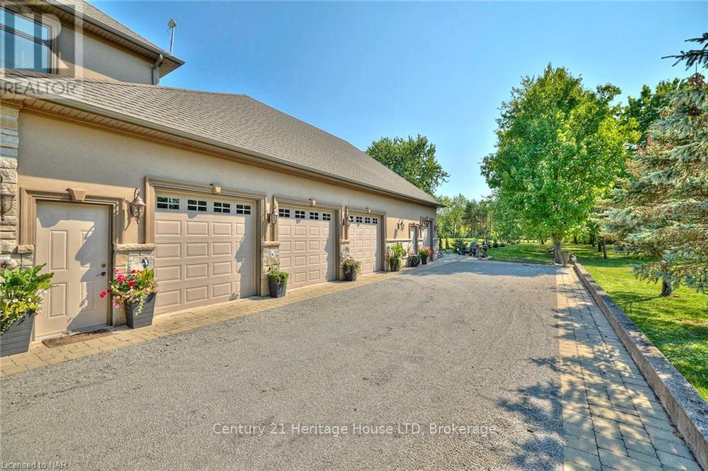Detached at 4025 NIAGARA RIVER PARKWAY, Fort Erie