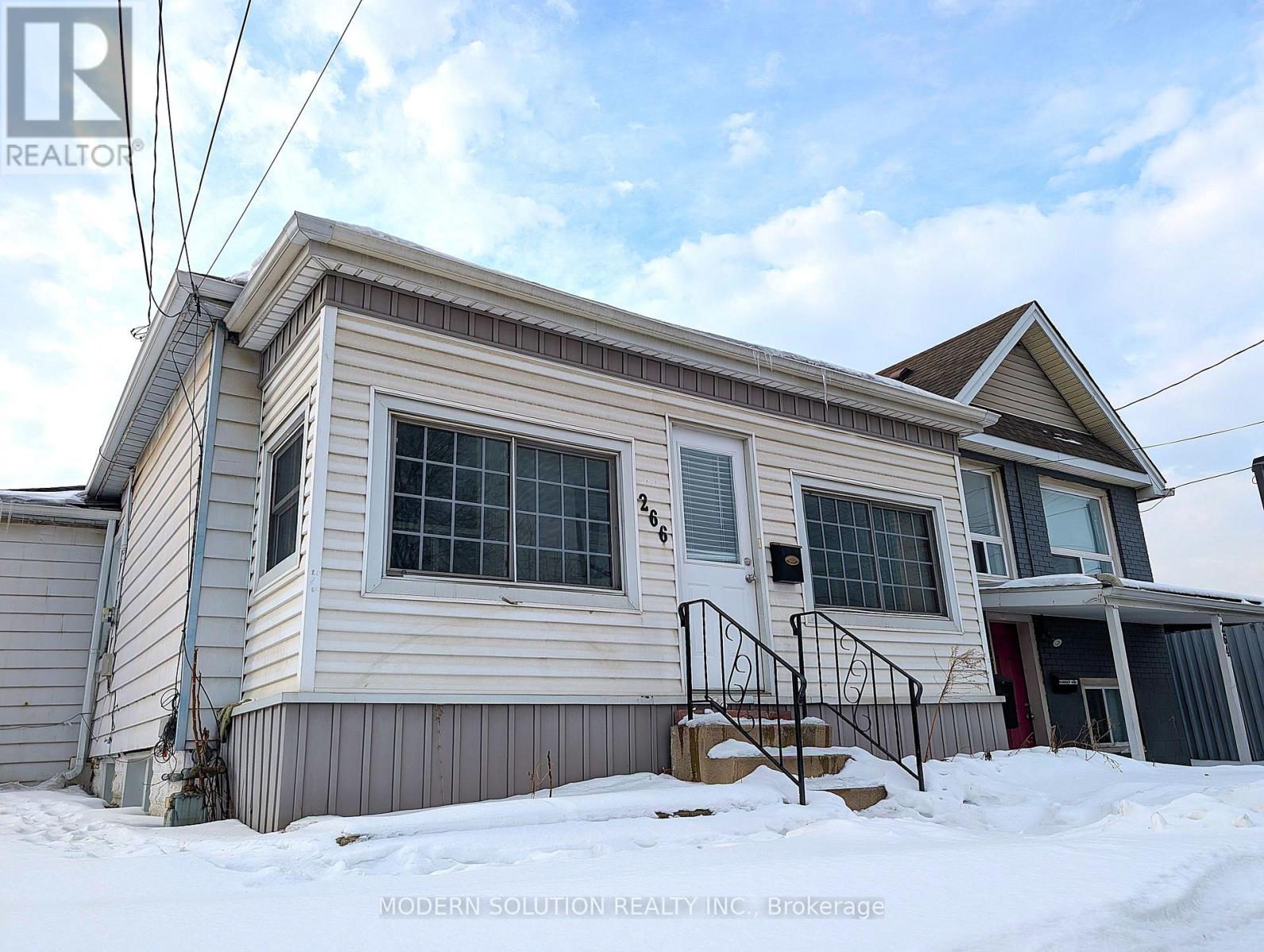 Detached at 266 BEACH ROAD, Hamilton (Crown Point)
