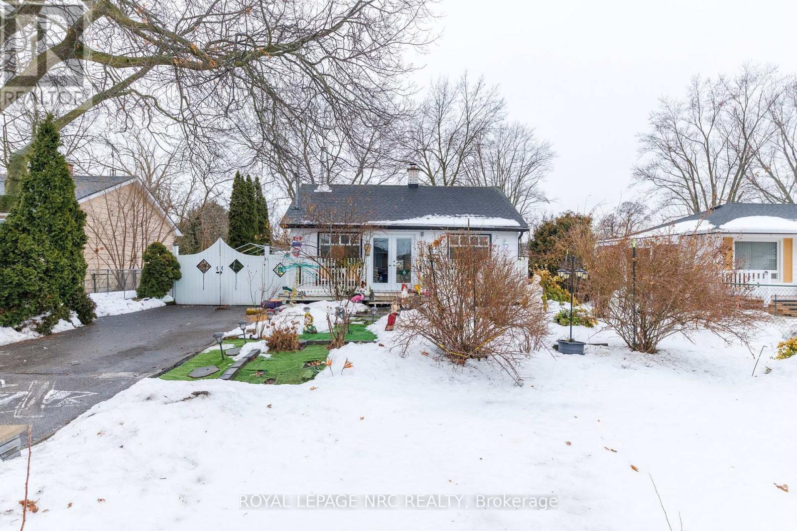 Detached at 7 VERA STREET, St. Catharines (Western Hill)