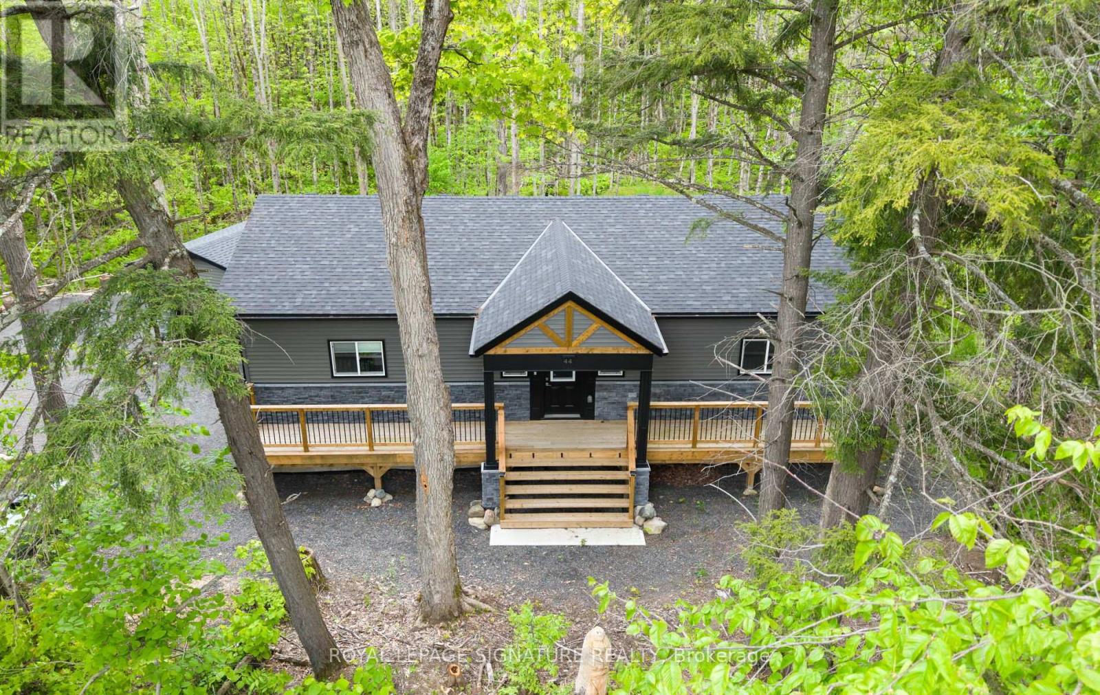 Detached at 44 SUNNYSHORE PARK DRIVE, McKellar