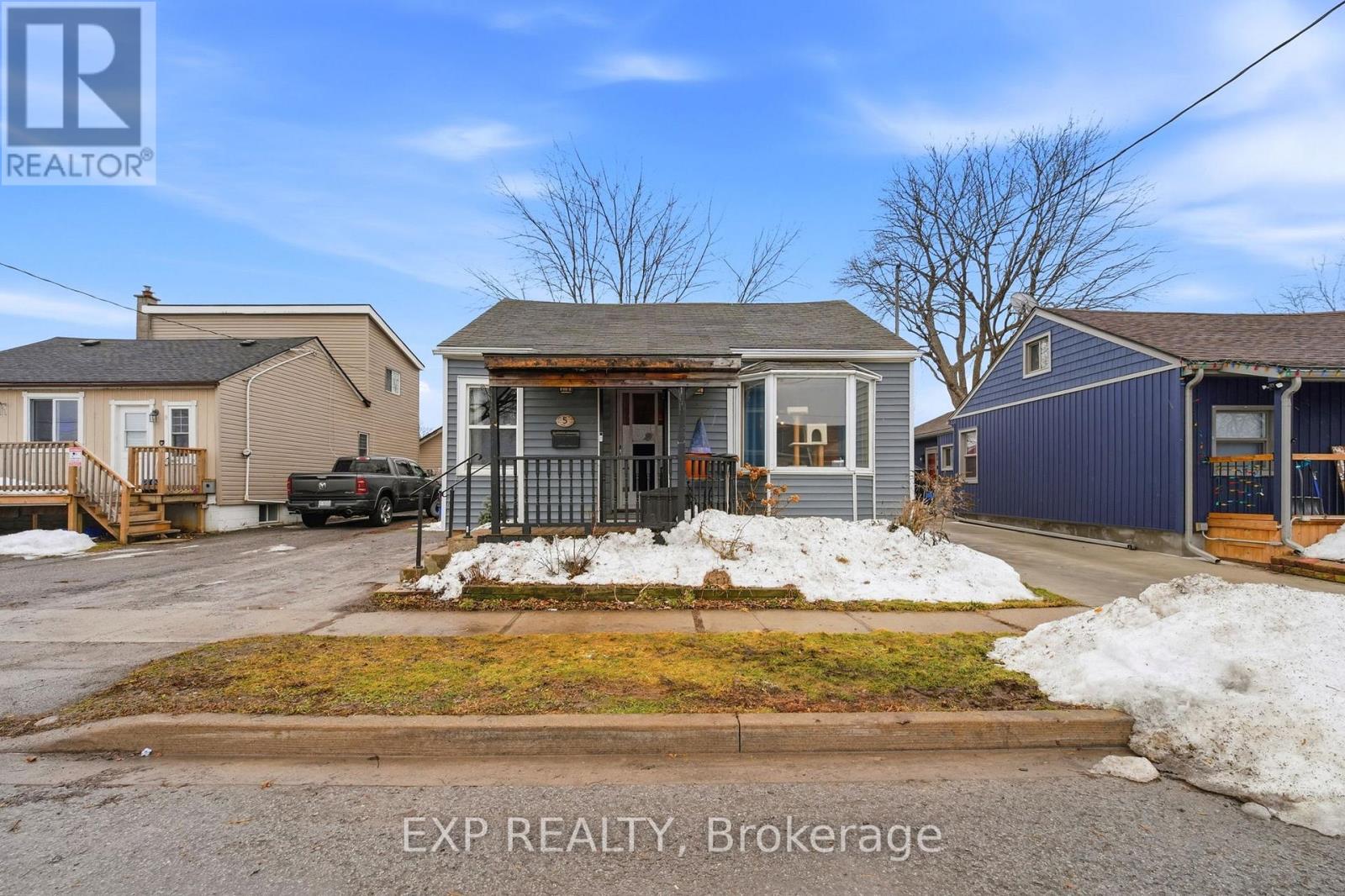 Detached at 5 CARDIFF STREET, St. Catharines (E. Chester)